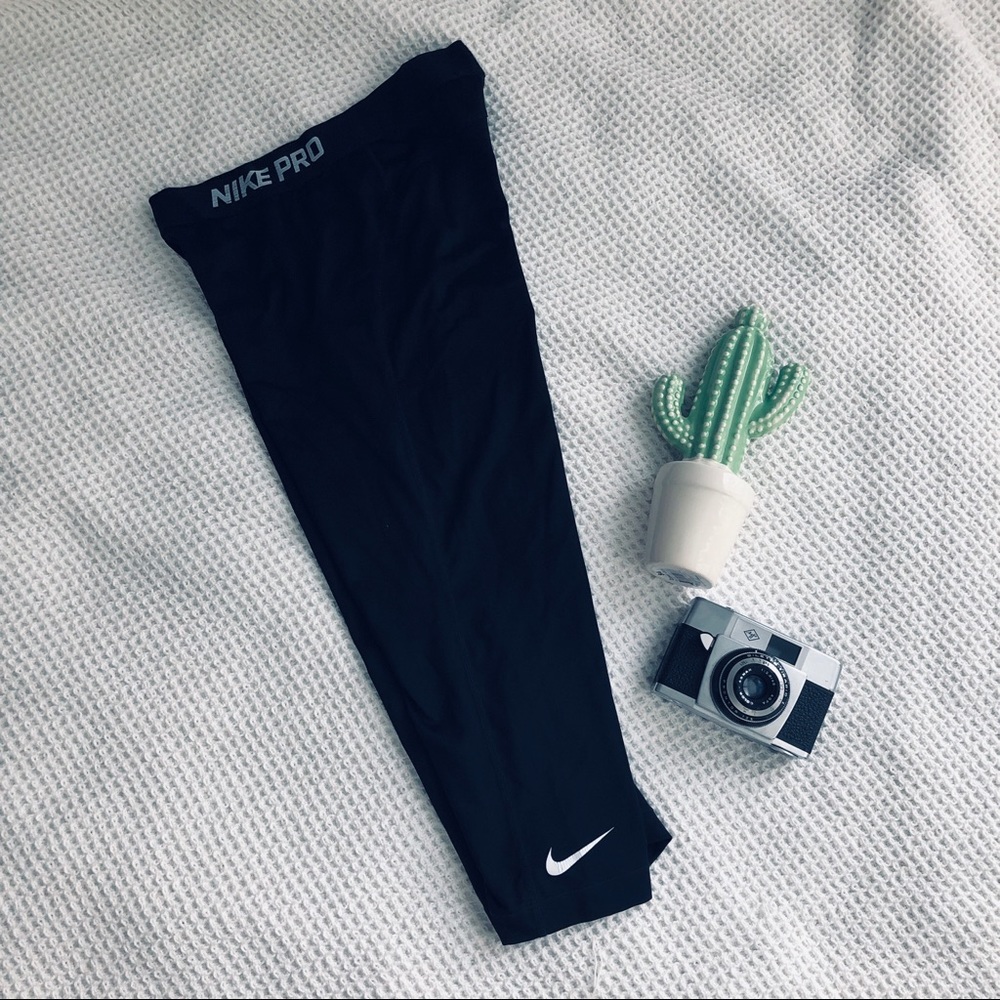 🎉 nike PRO dri-fit cropped leggings